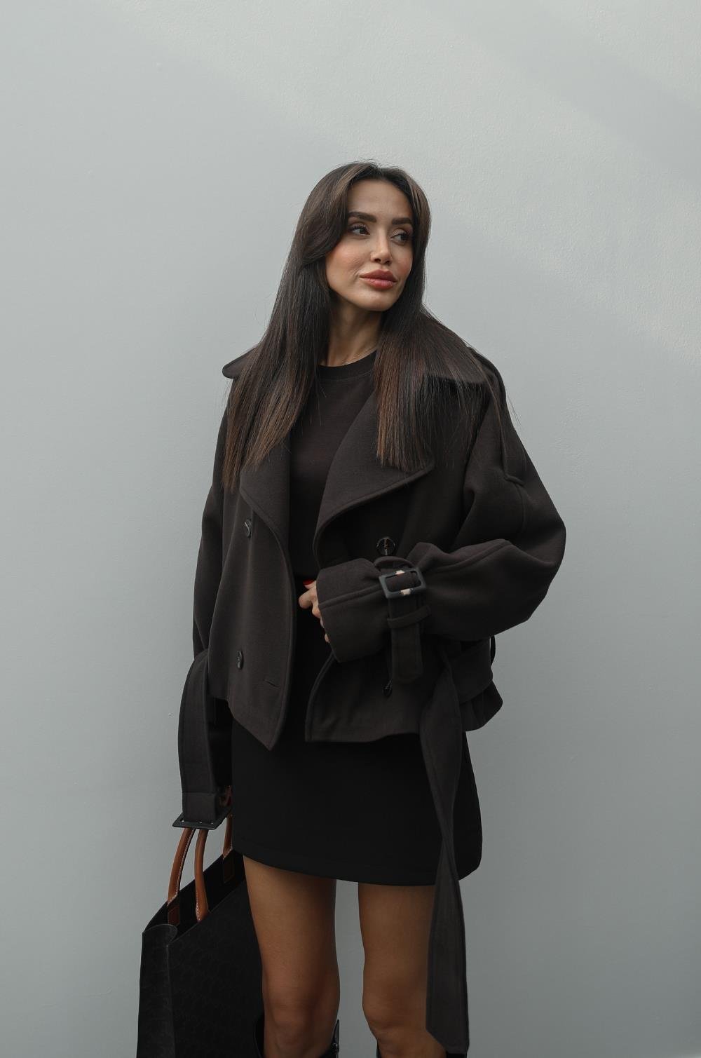 KAHVERENGI ALTI KEMERLI KISA KAŞE KABAN