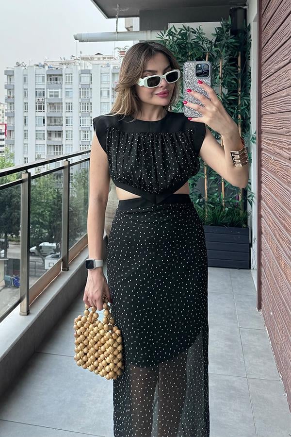 Kira Bel Dekolteli Puantiyeli Elbise- Siyah