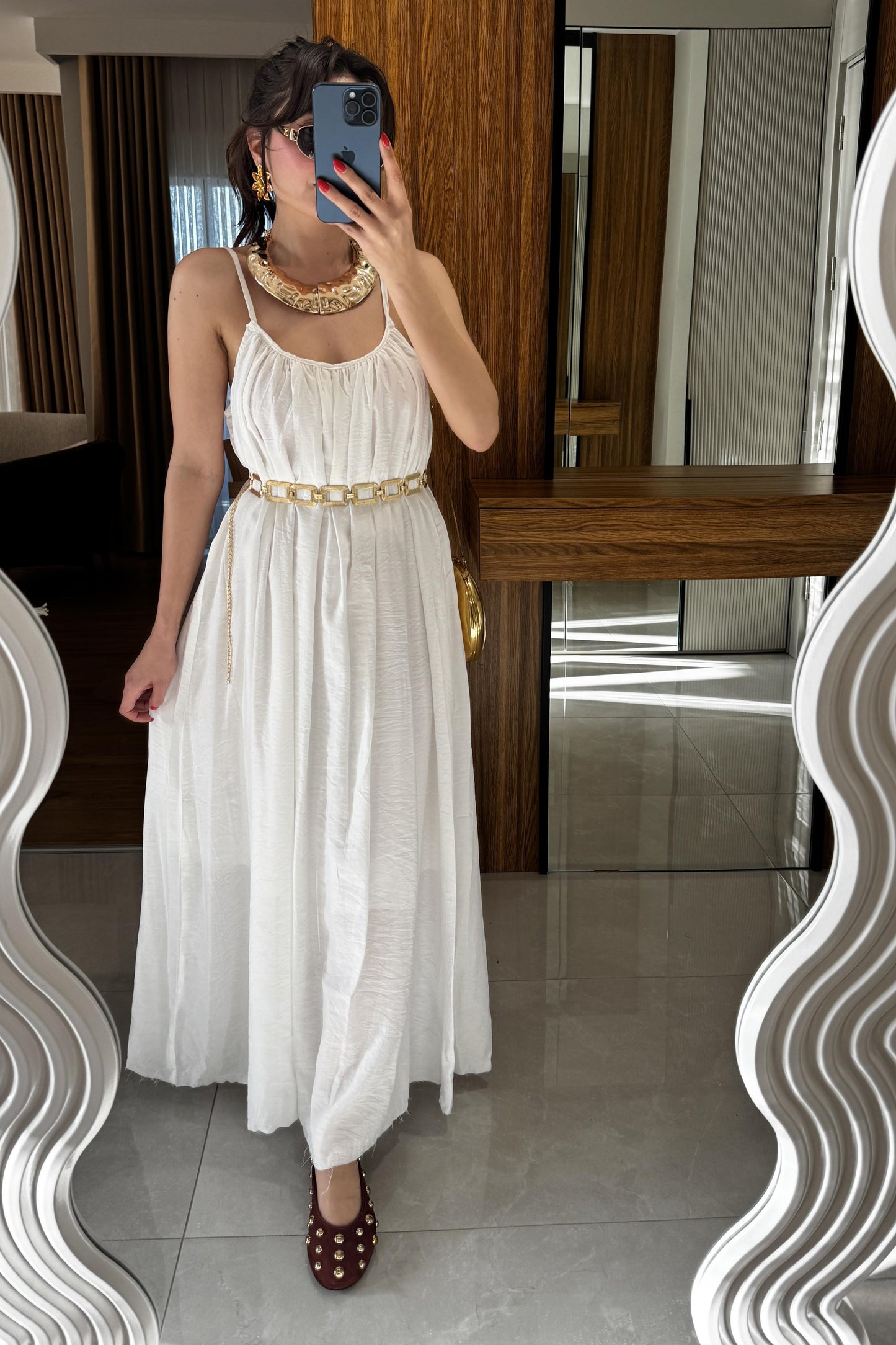 Klenke Beyaz Bol Kesimli Salaş Dökümlü Maxi Elbise