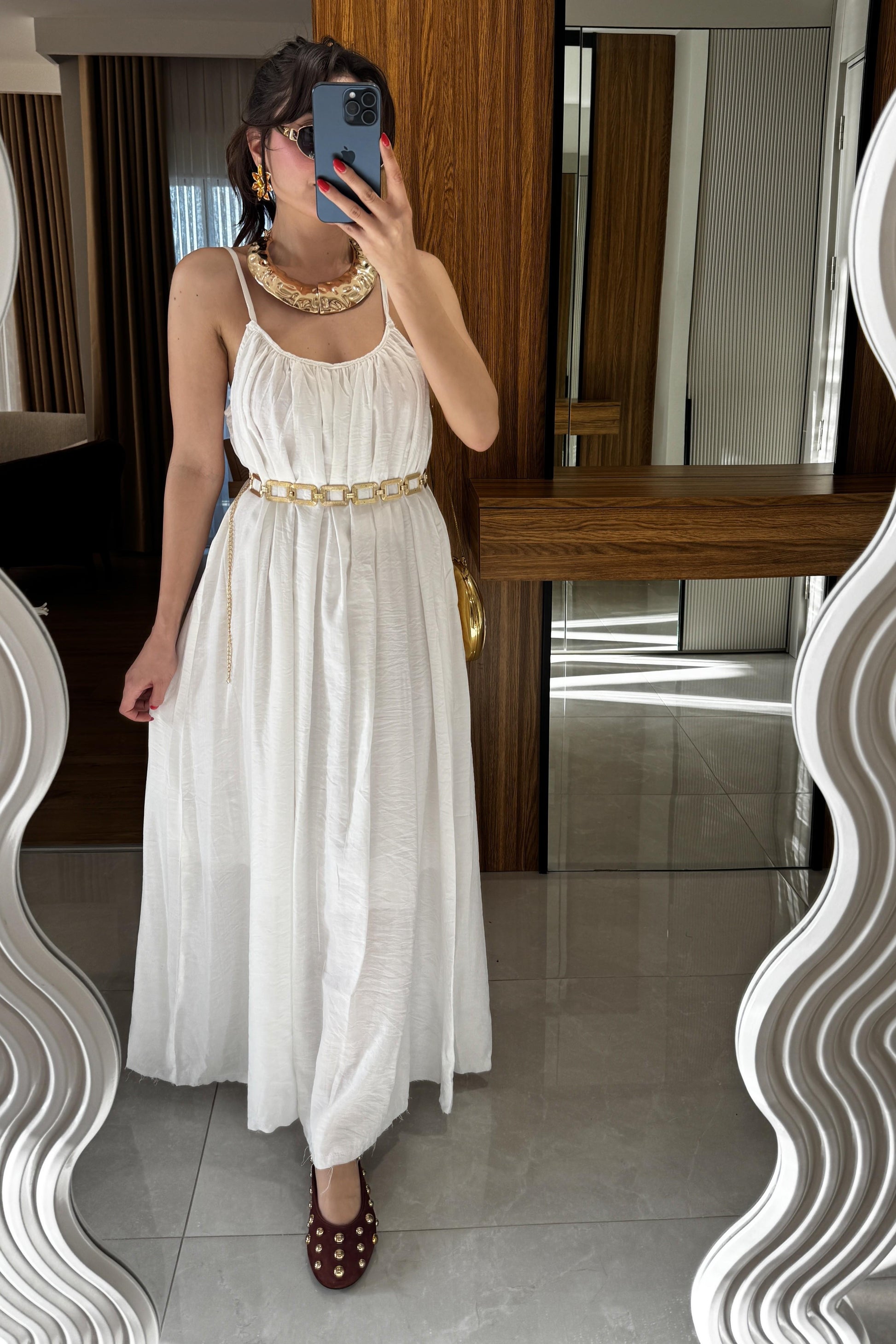 Klenke Beyaz Bol Kesimli Salaş Dökümlü Maxi Elbise