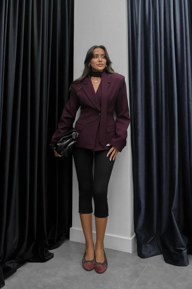 Bele Oturan Kuşak Detaylı Blazer Ceket