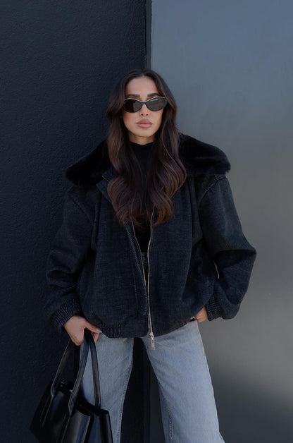 SIYAH SADIE KÜRK DETAYLI KAŞE MONT